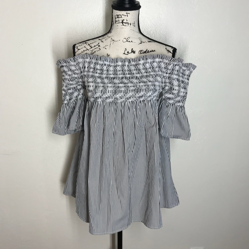  Romeo + Juliet Couture Stripe Off Shoulder Top